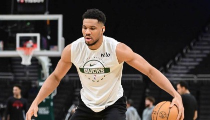 王者归来，雄鹿队字母哥将伤愈复出，对阵凯尔特人