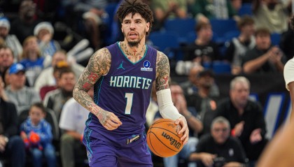 九游体育APP-全员一点手感都没有！黄蜂半场50投仅13中&amp;命中率26% 三分24中3